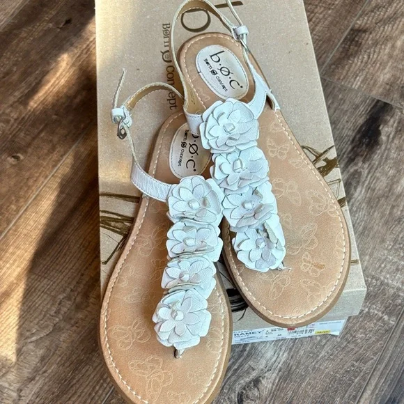 b.o.c. Born Concept White Ramey Floral Women's Sandals Size 9 - Picture 10 of 10